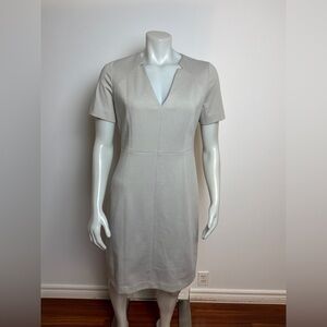 TAHARI - short sleeve shift dress. V-neck. Notched. Lined. Back zip. 12